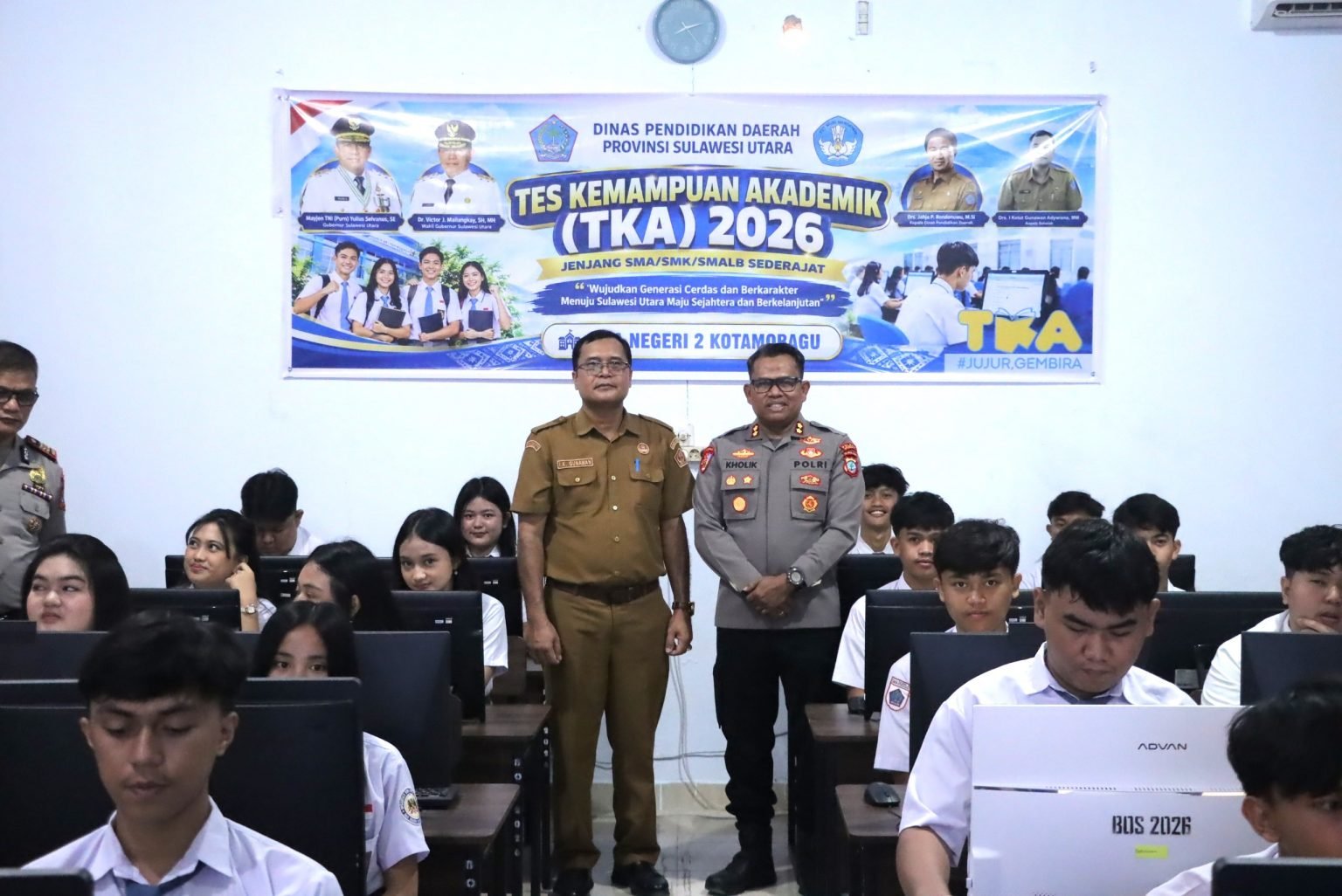 Kapolres Kotamobagu pantau TKA di SMA Negeri 2 Kotamobagu Polisi Peduli Pendidikan
