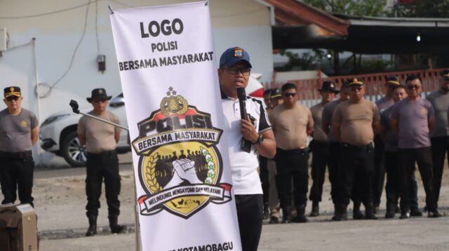 Kapolres Kotamobagu AKBP Abdul Kholik sosialisasikan makna logo Polisi Bersama Masyarakat di Polsek Kotamobagu
